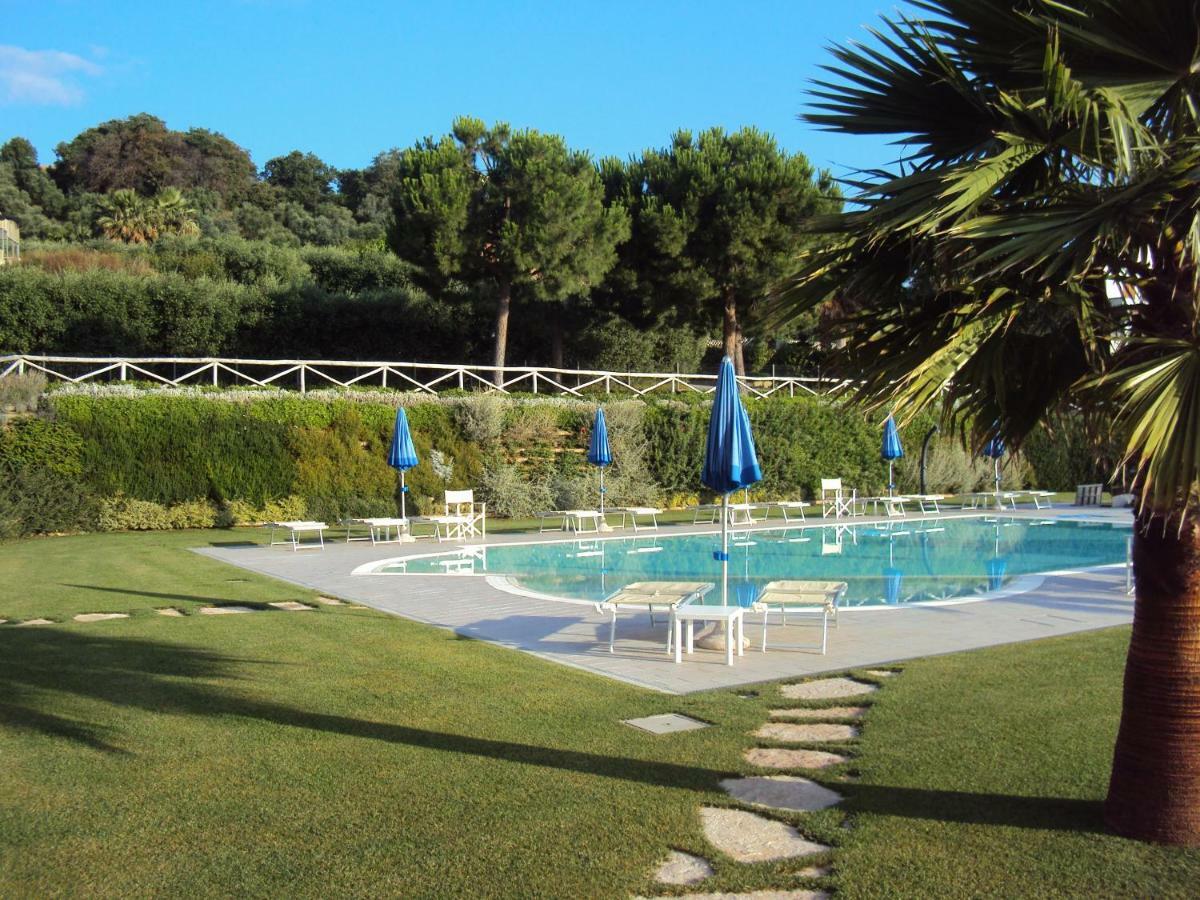 Il Giardino Sul Mare Acomodação com café da manhã Martinsicuro Exterior foto